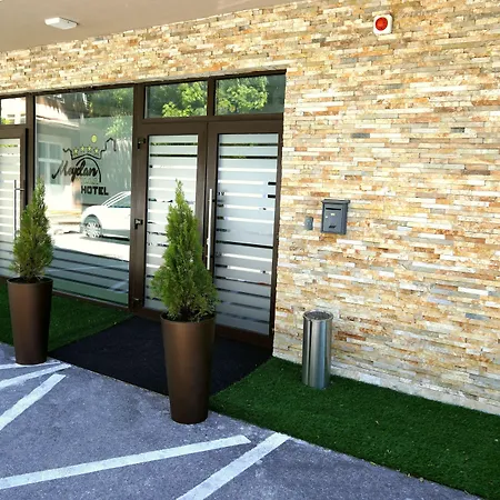 Hotel & Meydan Mostar